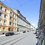 Apartment Charming Home-Inn