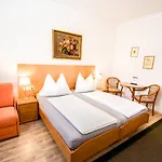 Gartenhotel Garni Pension B&B