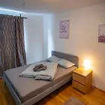 Innsbruck East Side Apartment I Free Street Parking