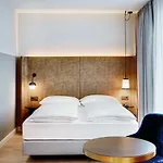 Stage 12 Hotel By Penz
