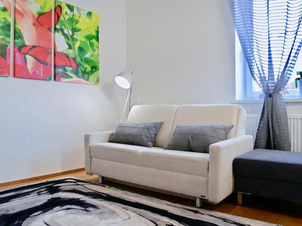 Apartment Mutters *