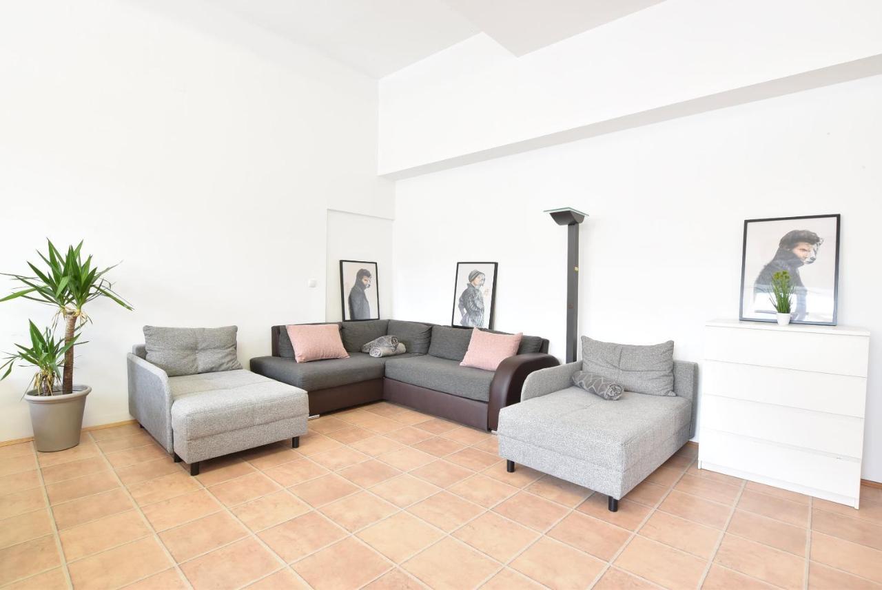 Huge In Awesome Location With Parking Apartment Innsbruck