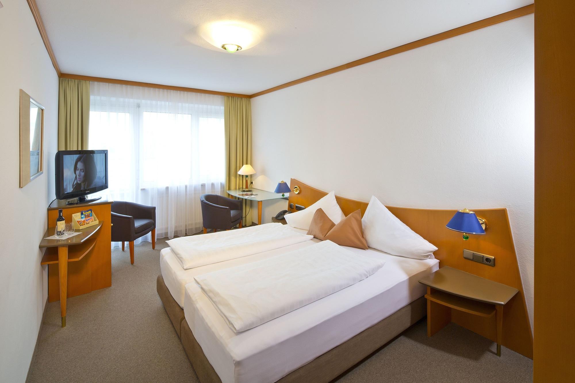 Penz West Hotel 4*