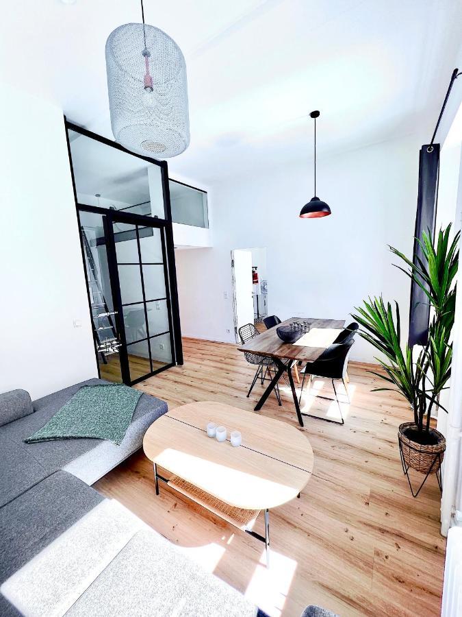 Inner City Design Loft Apartment *