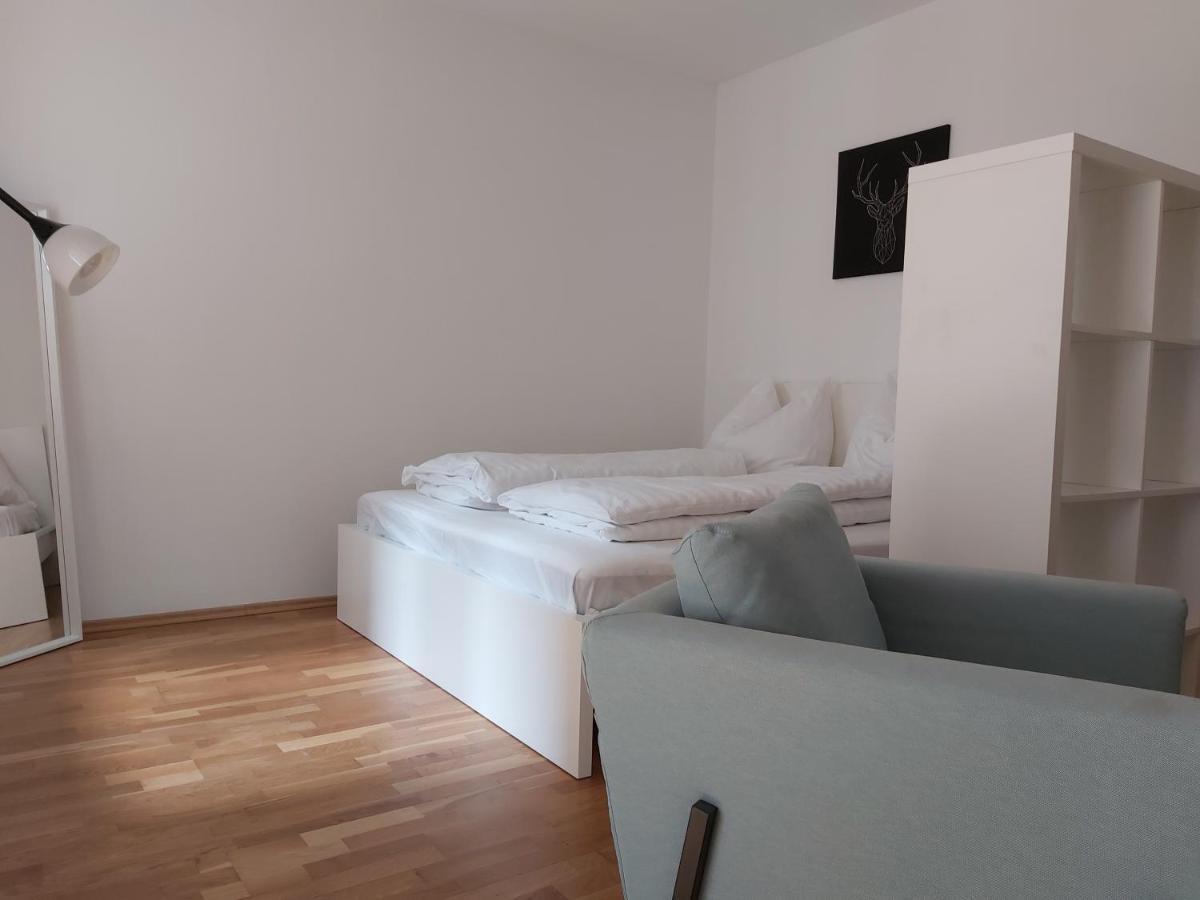 Center Golden Roof Apartment