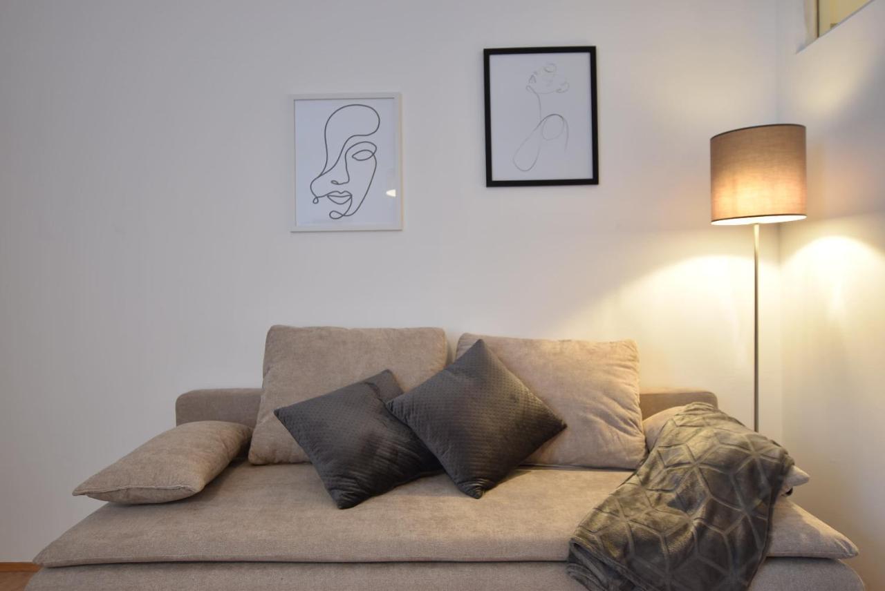 Super With Free Parking Apartment
