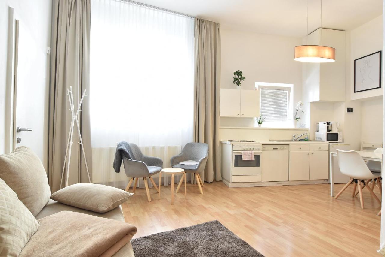Hidden Gem In With Free Parking Apartment