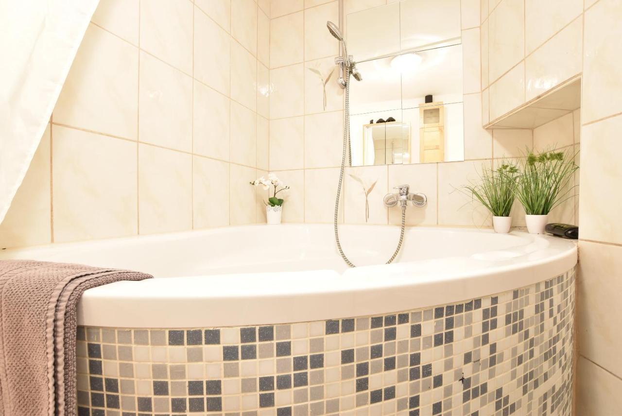 Huge In Awesome Location With Parking Apartment