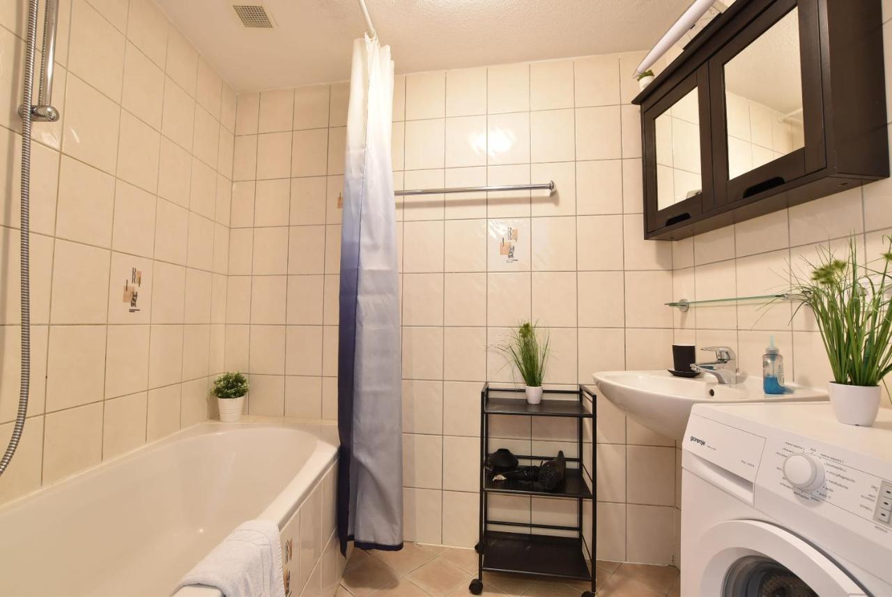 Hidden Gem In With Free Parking Apartment