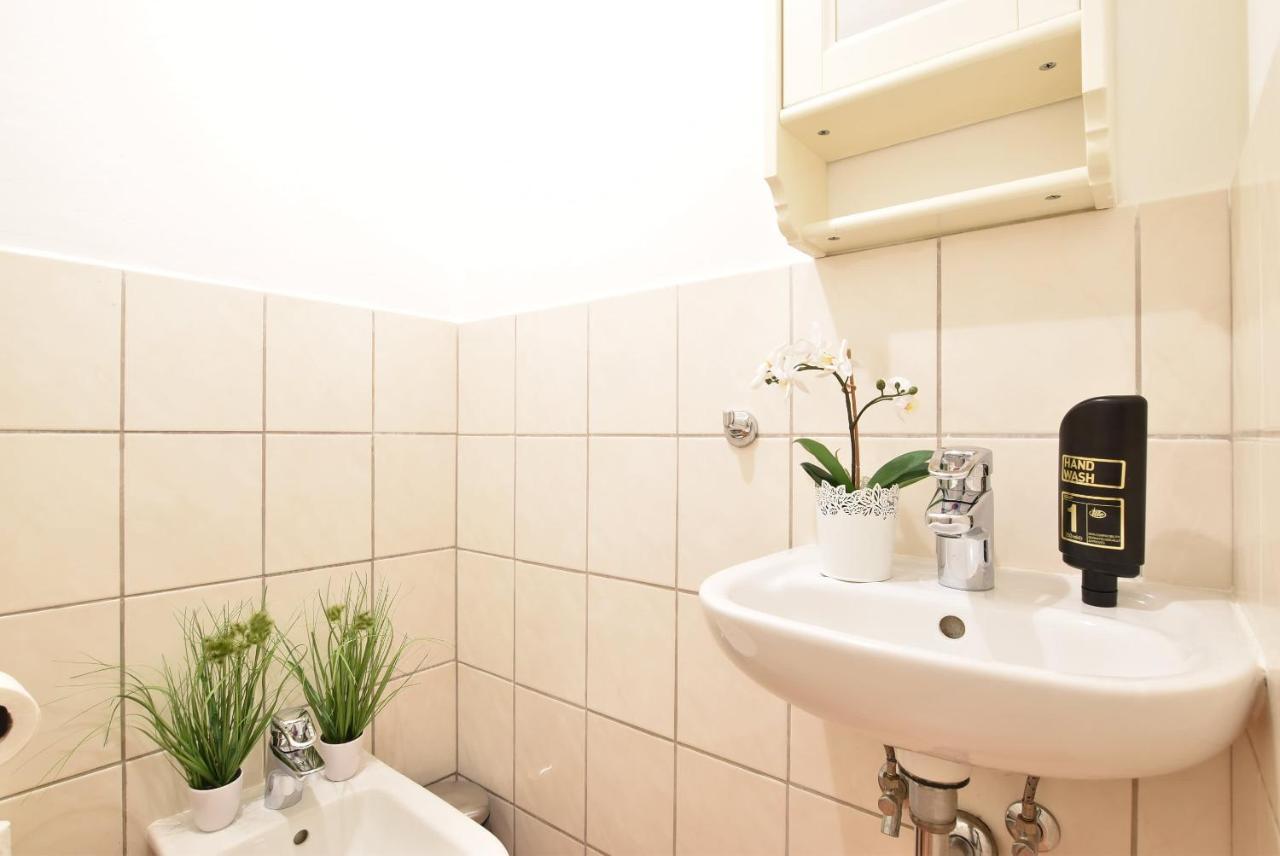 Huge In Awesome Location With Parking * Innsbruck