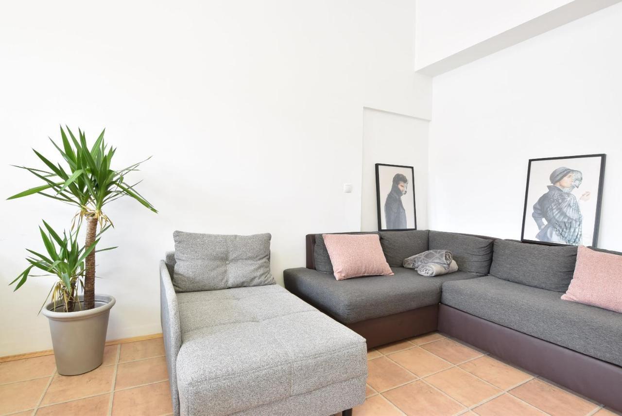 Huge In Awesome Location With Parking *