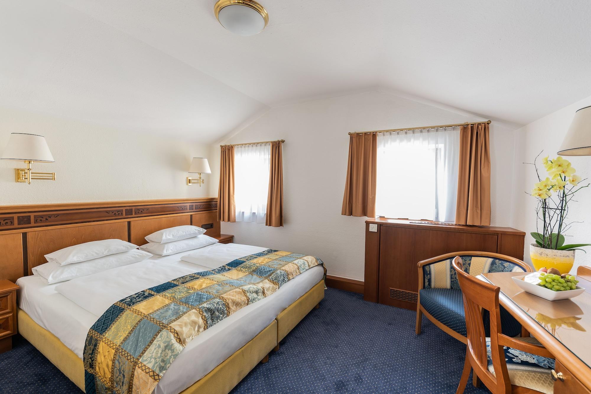 Mondschein Hotel 4*