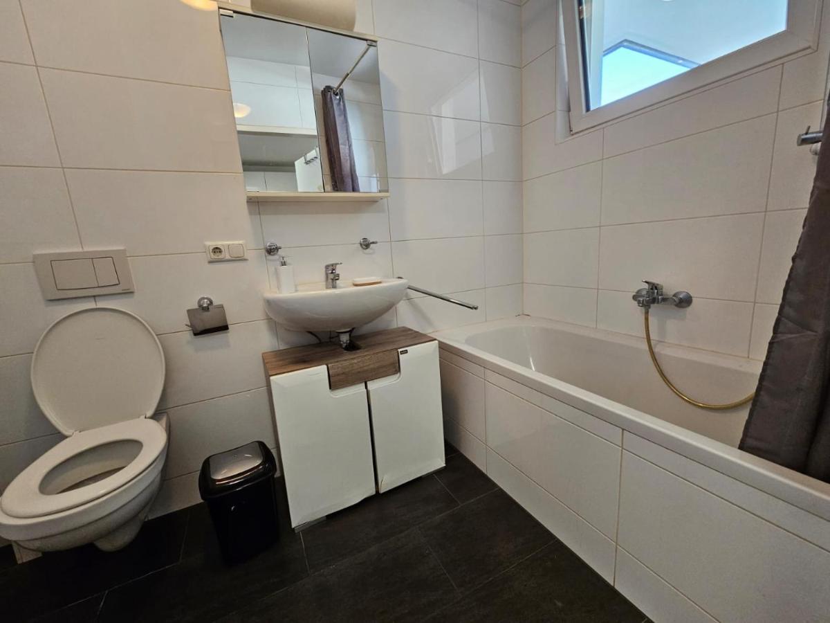 Stylish In + 1 Parking Spot Apartment Innsbruck