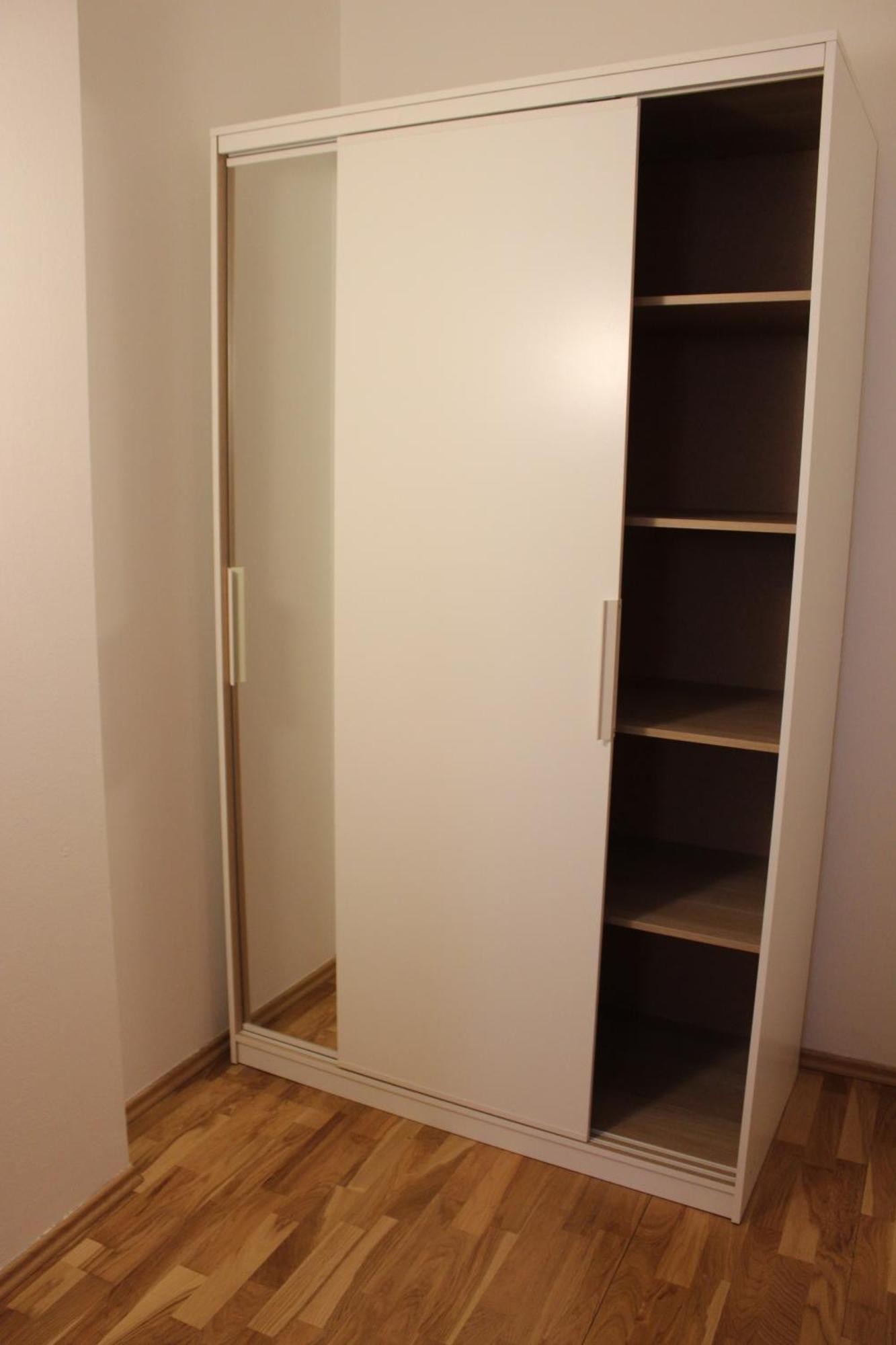 Center Golden Roof Apartment