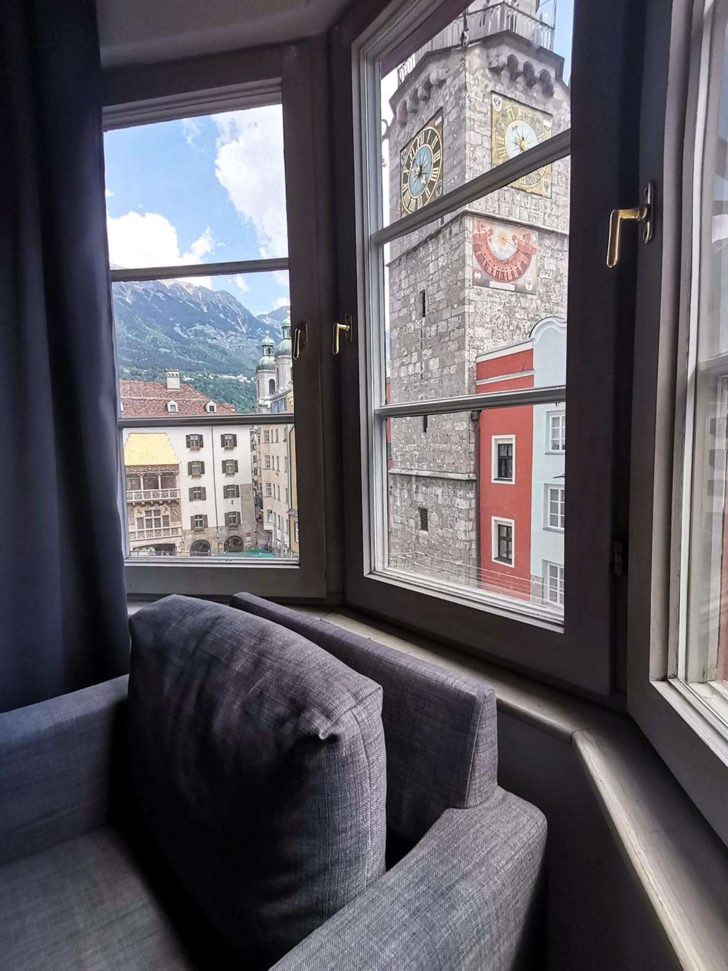 Little Center Golden Roof Apartment