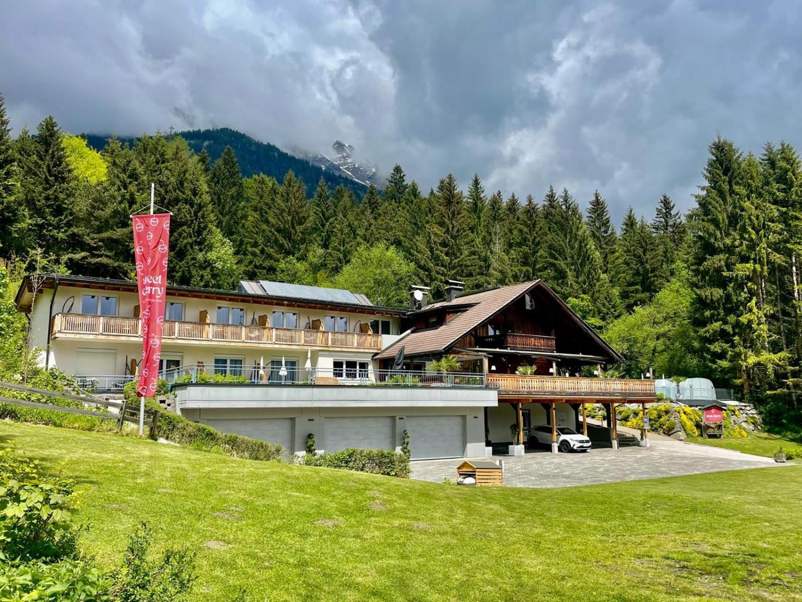 Sweet Cherry - Boutique & Tyrol 3*