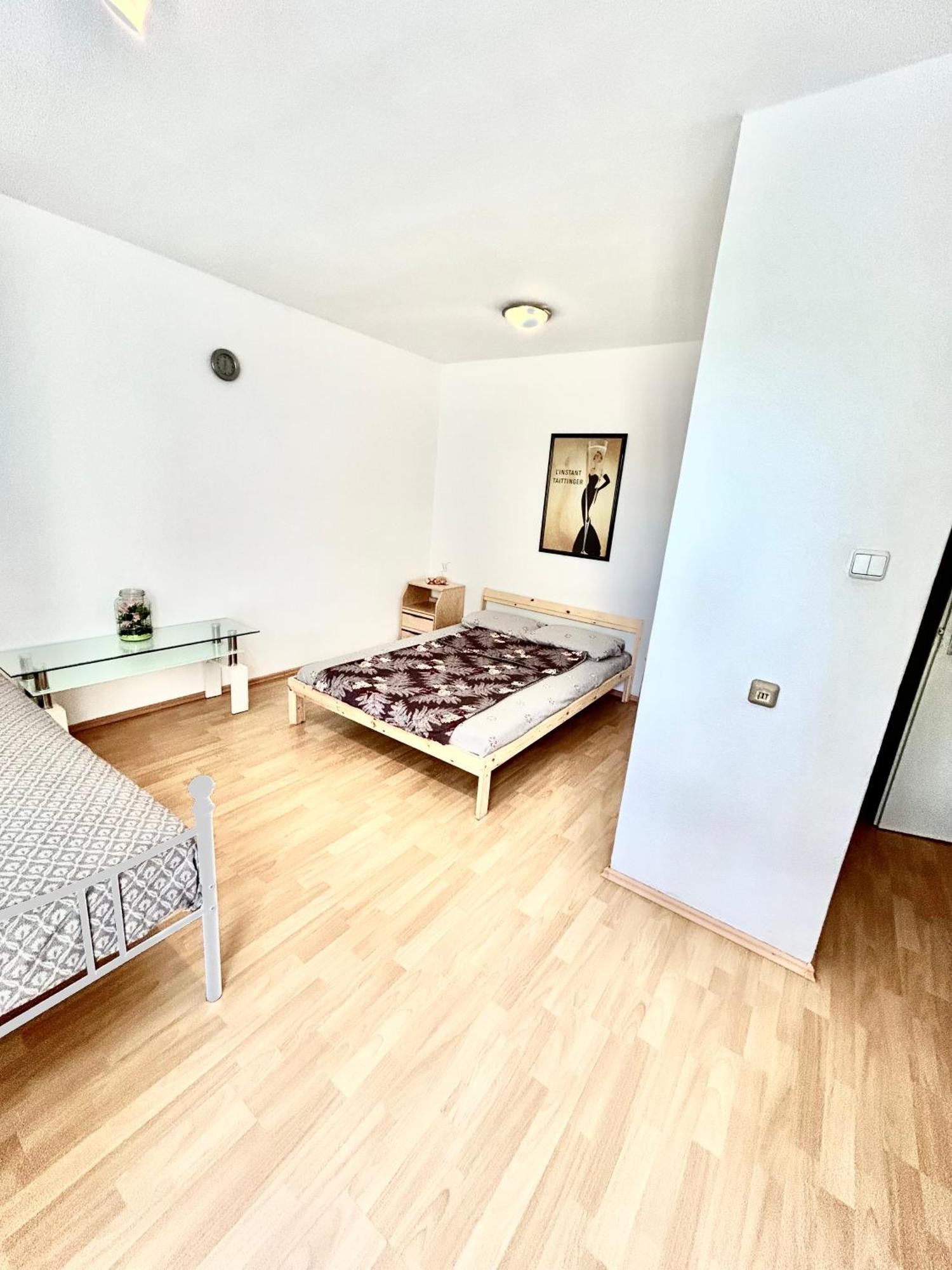 Apartment Anybody *
