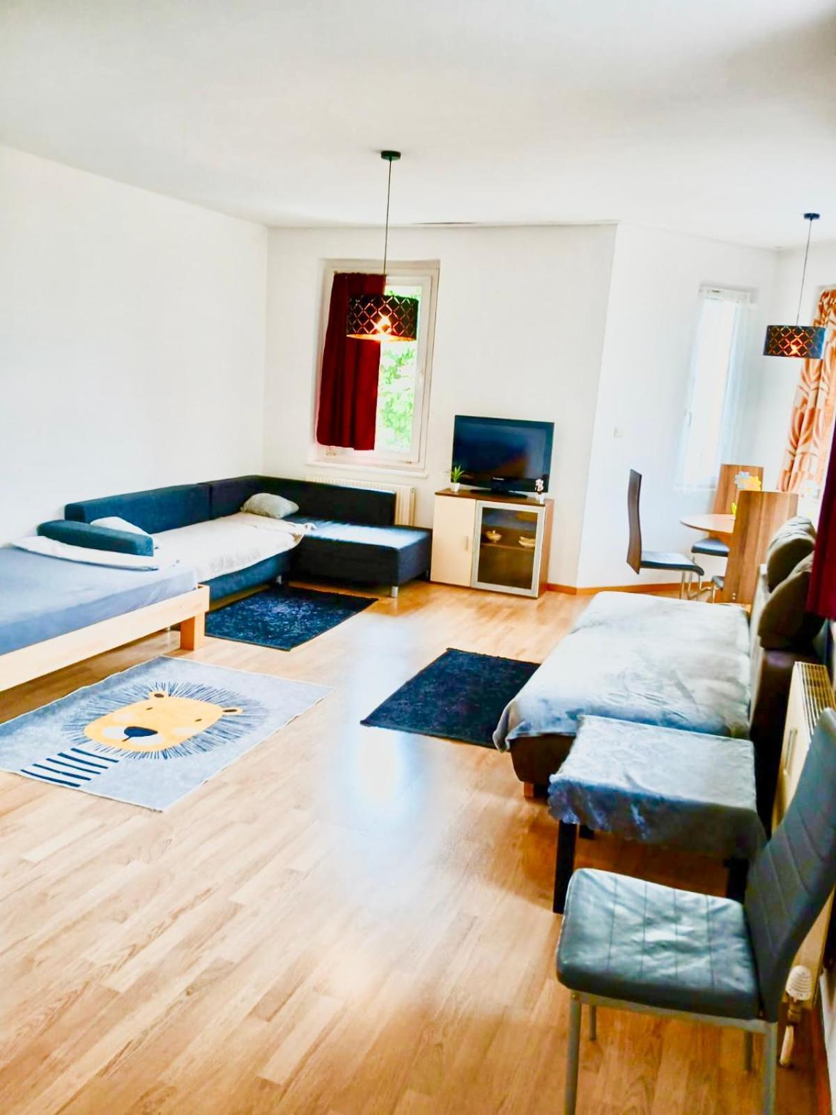 Apartment Anybody 2 *