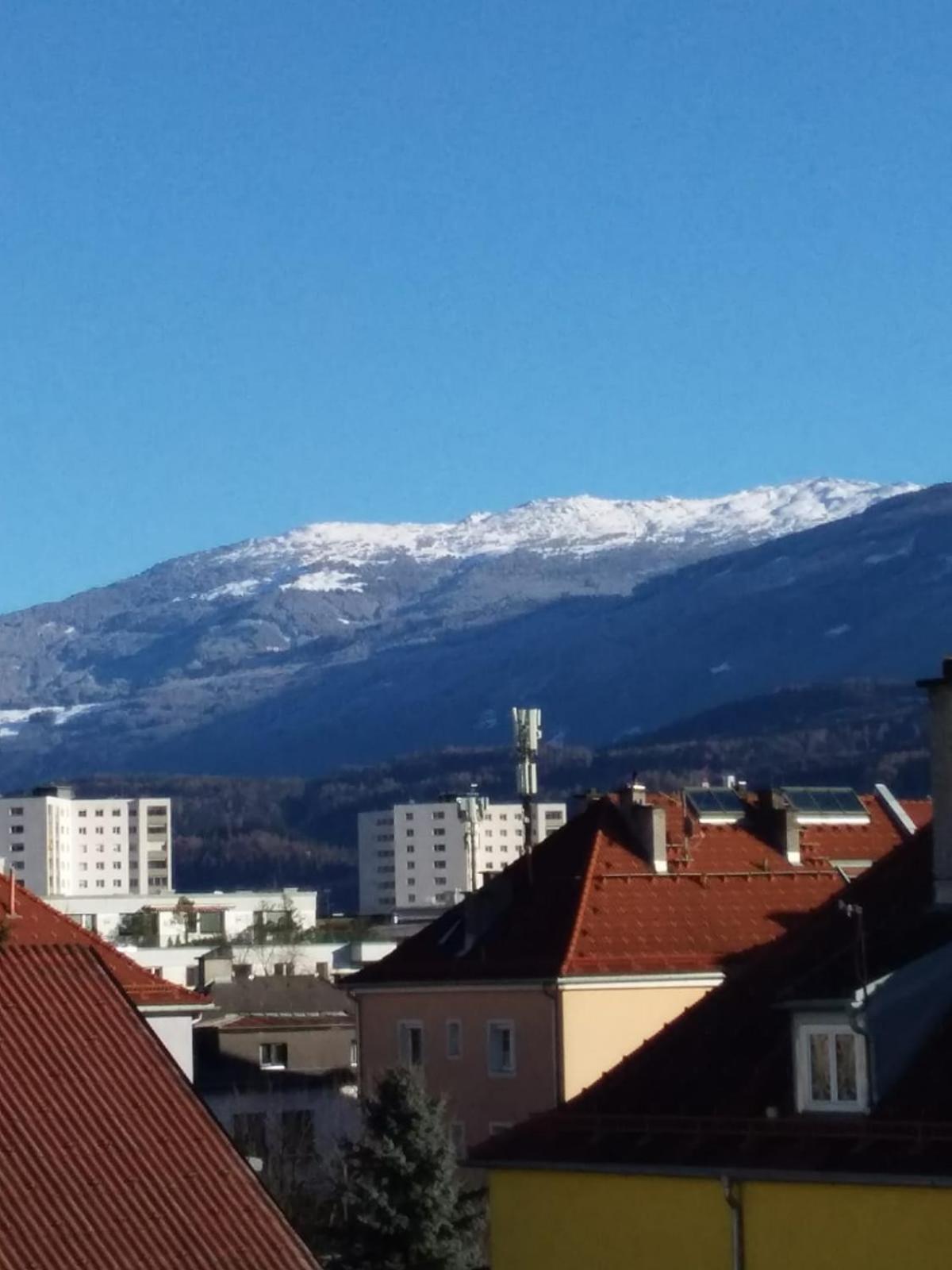 Grosse Exklusive Mit Balkon Und Fantastischer Aussicht Auf Bergwelt Inkl Privatem Parkplatz Mit E-ladestation Apartment Innsbruck