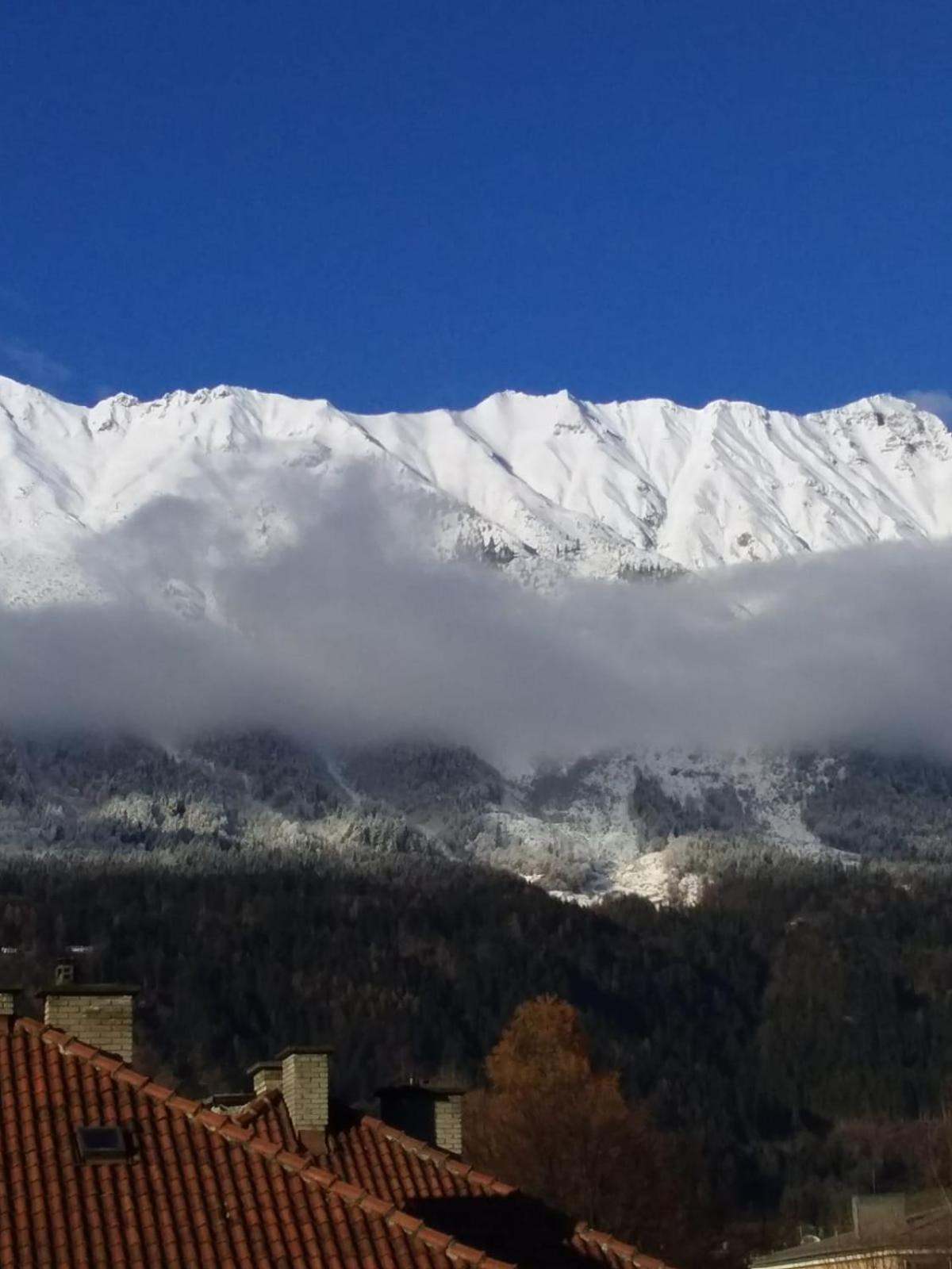 Grosse Exklusive Mit Balkon Und Fantastischer Aussicht Auf Bergwelt Inkl Privatem Parkplatz Mit E-ladestation *