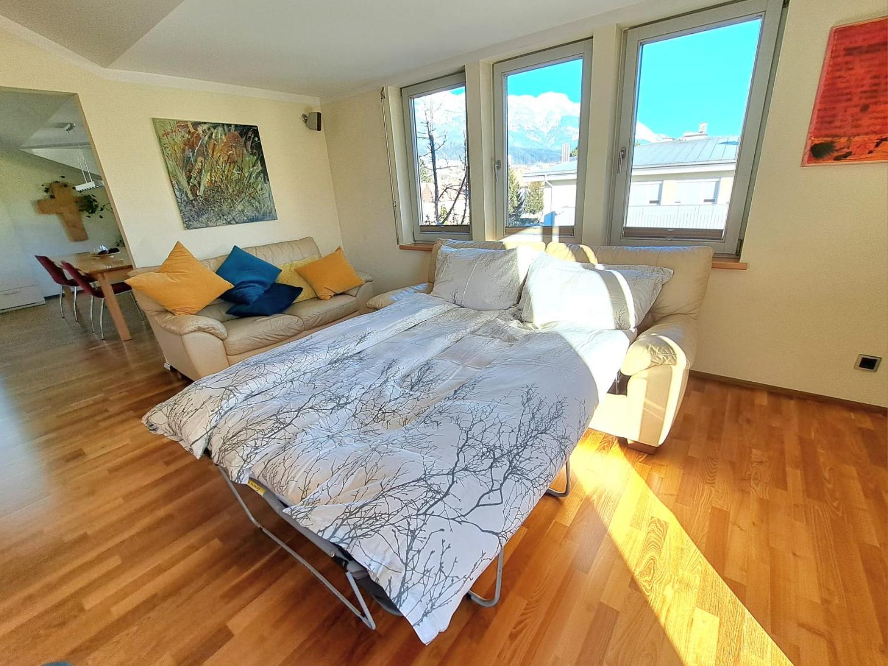 Grosse Exklusive Mit Balkon Und Fantastischer Aussicht Auf Bergwelt Inkl Privatem Parkplatz Mit E-ladestation Apartment *