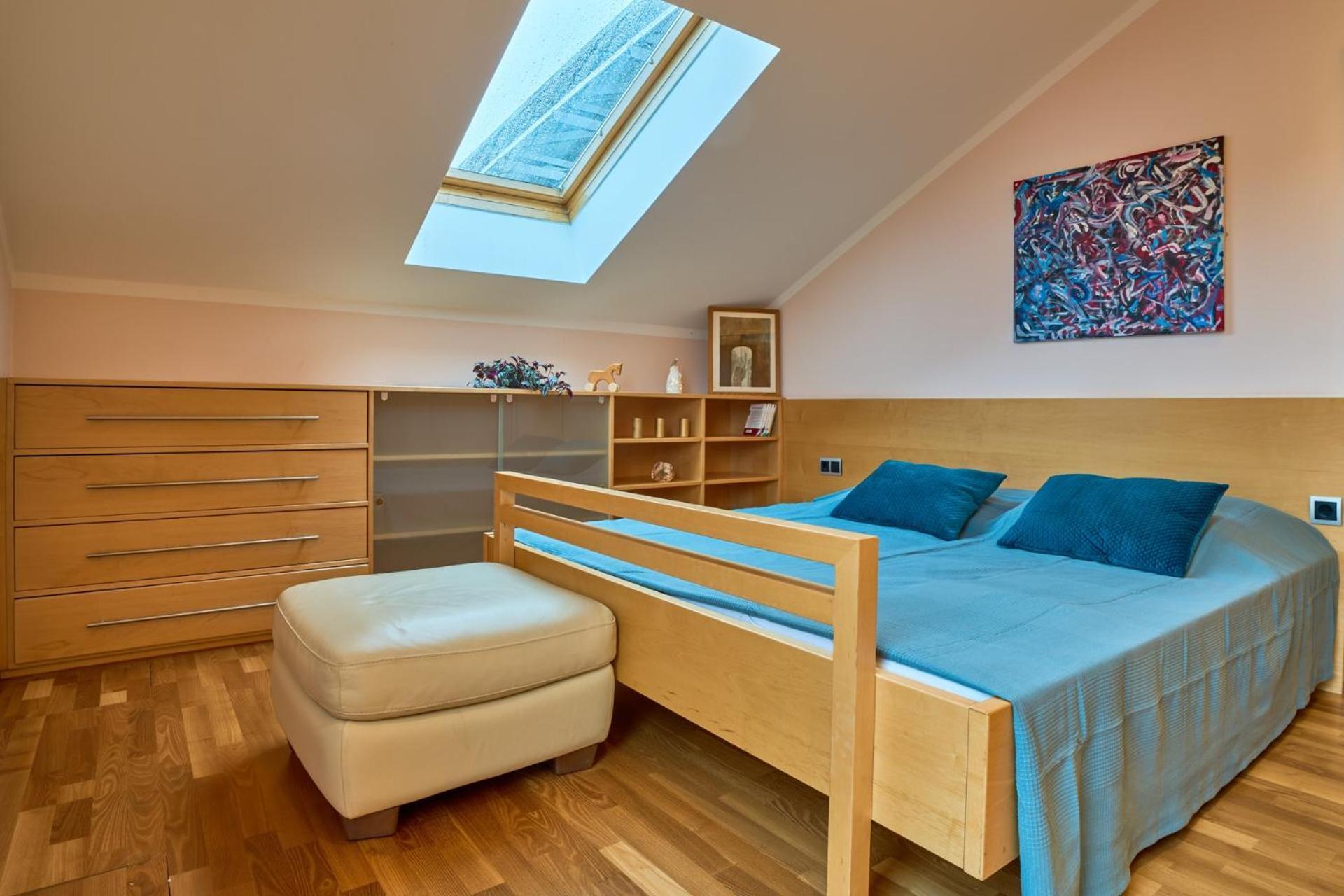 Grosse Exklusive Mit Balkon Und Fantastischer Aussicht Auf Bergwelt Inkl Privatem Parkplatz Mit E-ladestation *