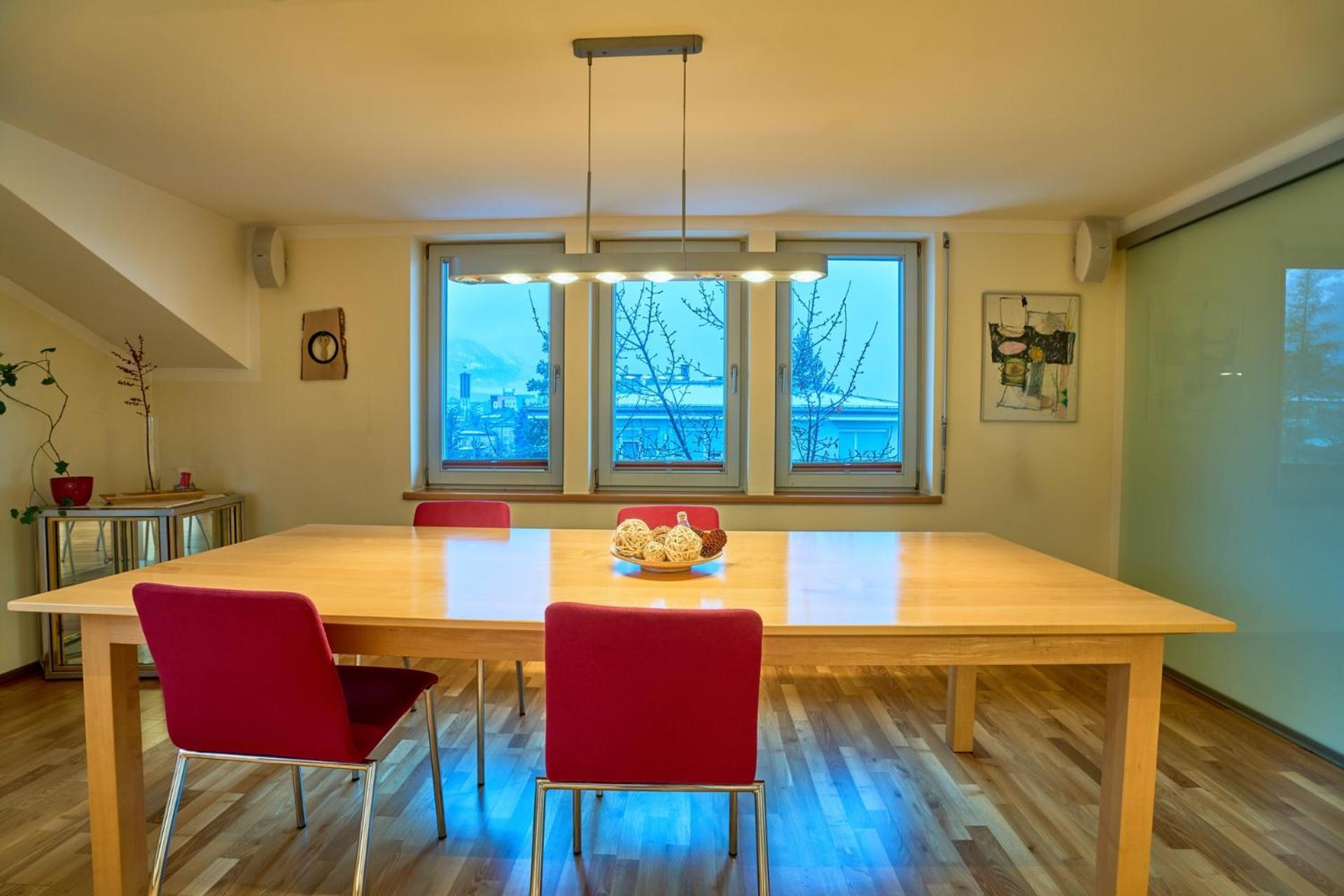 Apartment Grosse Exklusive Mit Balkon Und Fantastischer Aussicht Auf Bergwelt Inkl Privatem Parkplatz Mit E-ladestation *