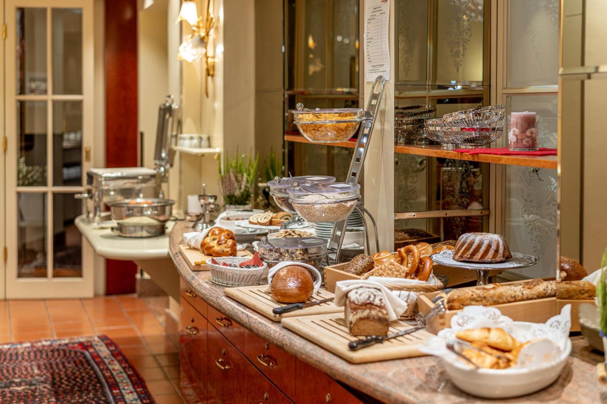 Neue Post I Self Check-in Hotel Innsbruck