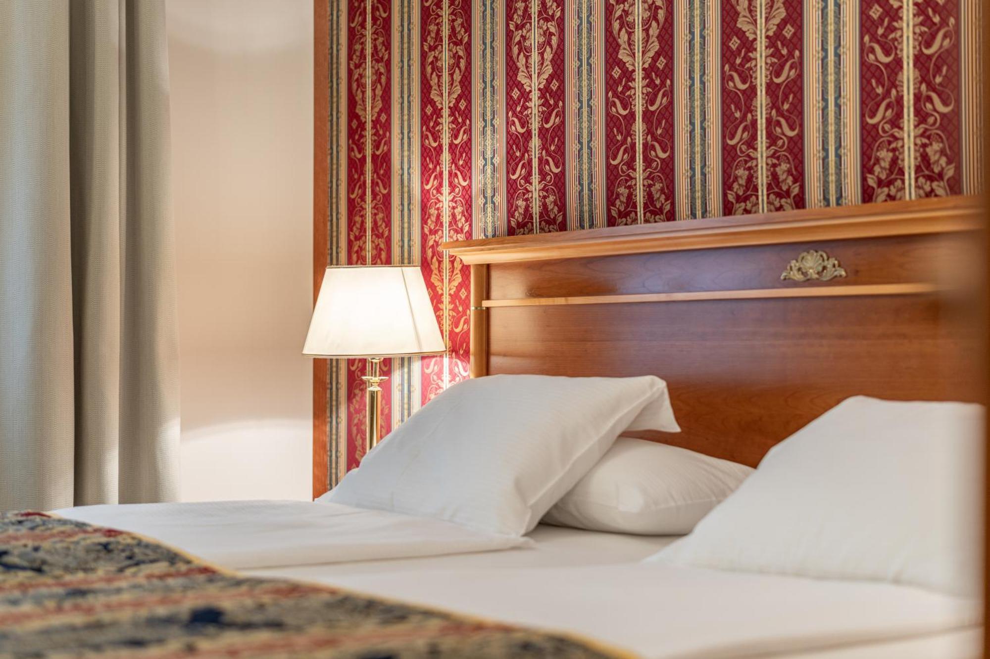 Neue Post I Self Check-in Hotel Innsbruck