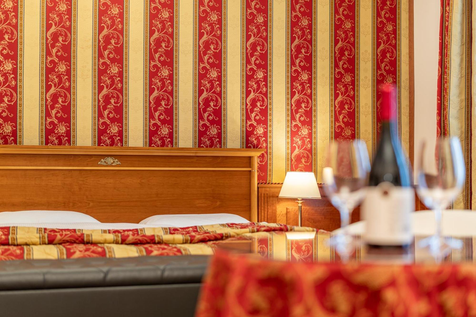 Neue Post I Self Check-in Hotel Innsbruck
