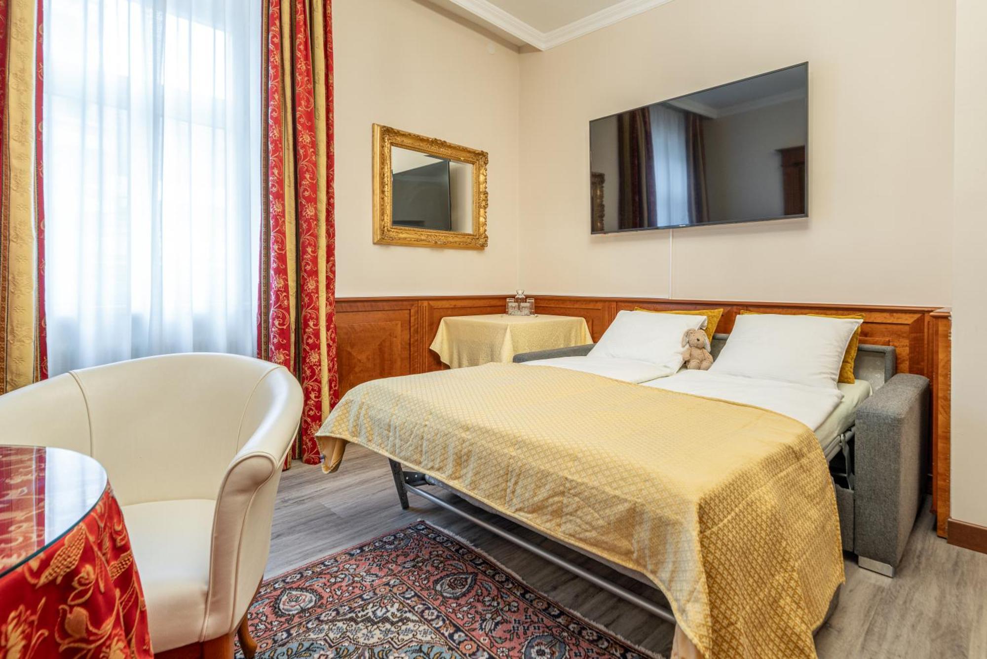 Neue Post I Self Check-in 4* Innsbruck