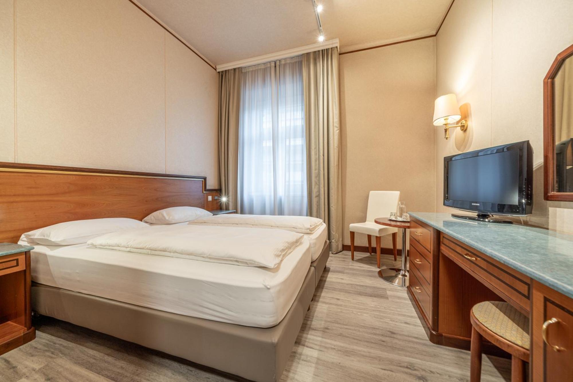 Neue Post I Self Check-in Hotel 4*
