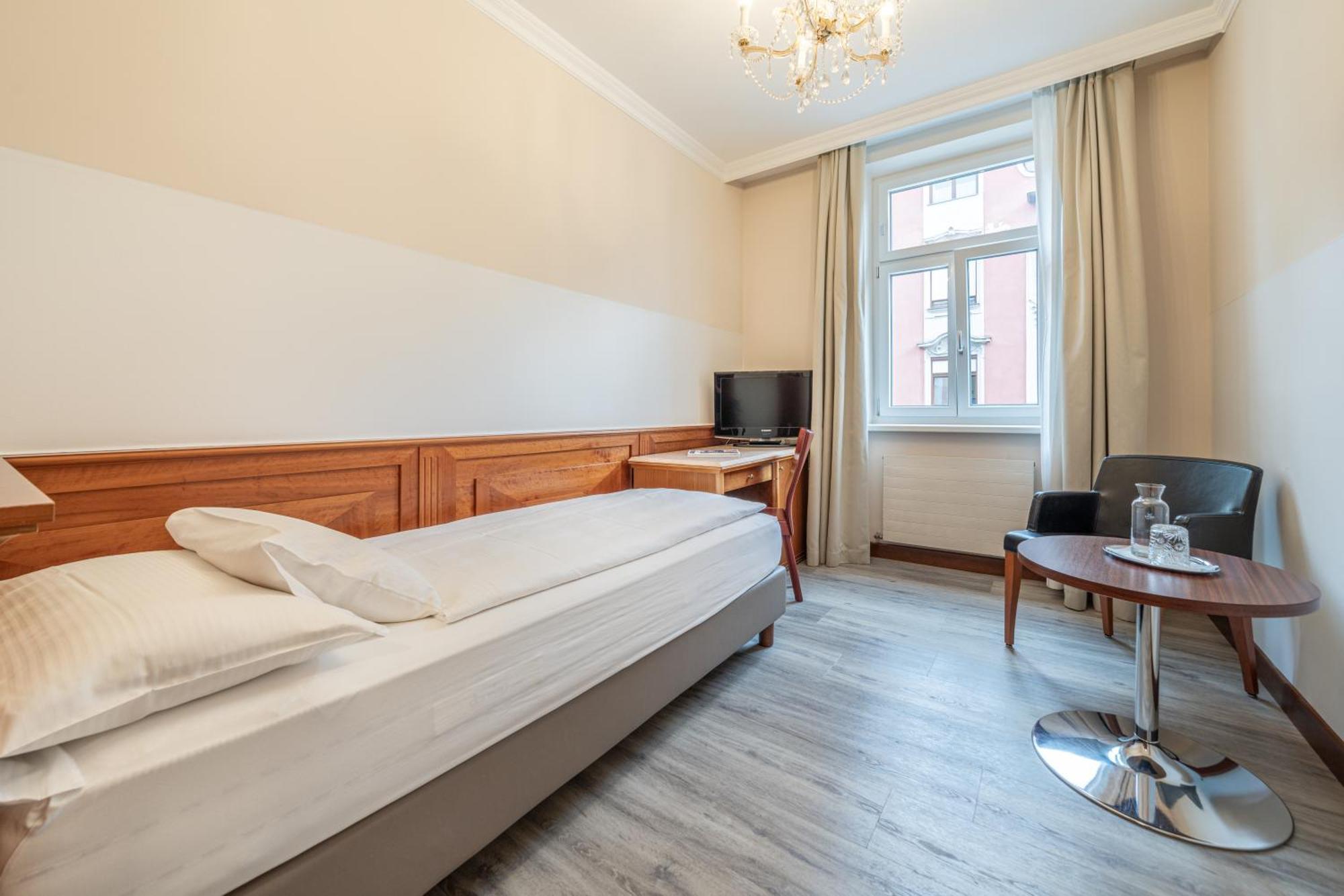 Neue Post I Self Check-in Hotel Innsbruck