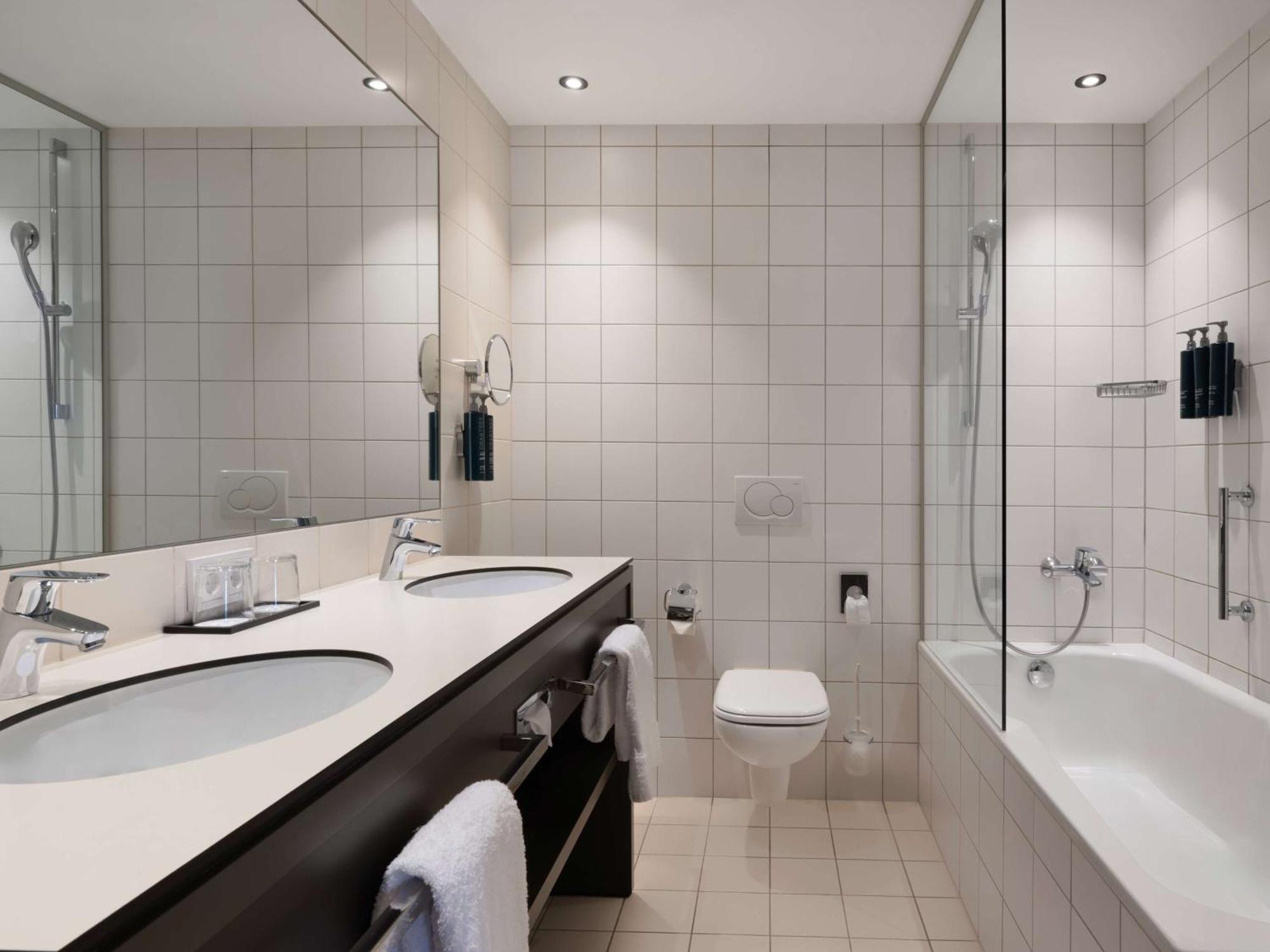 Hilton Garden Tivoli Hotel 4*