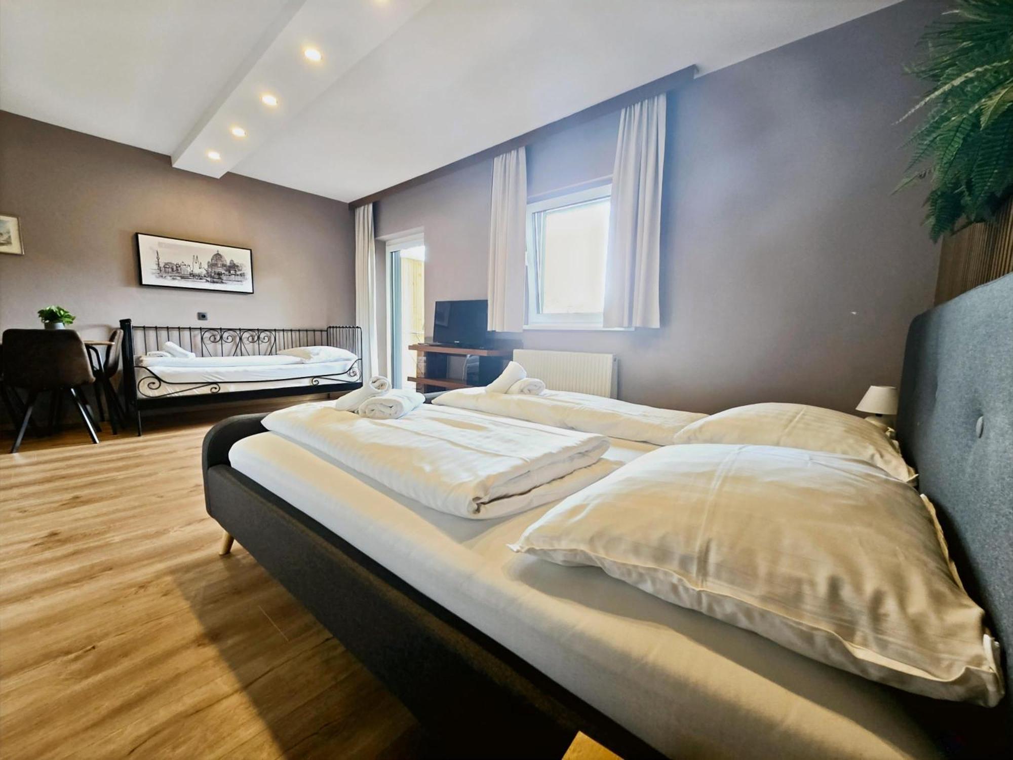 The Art And Apartment 3*