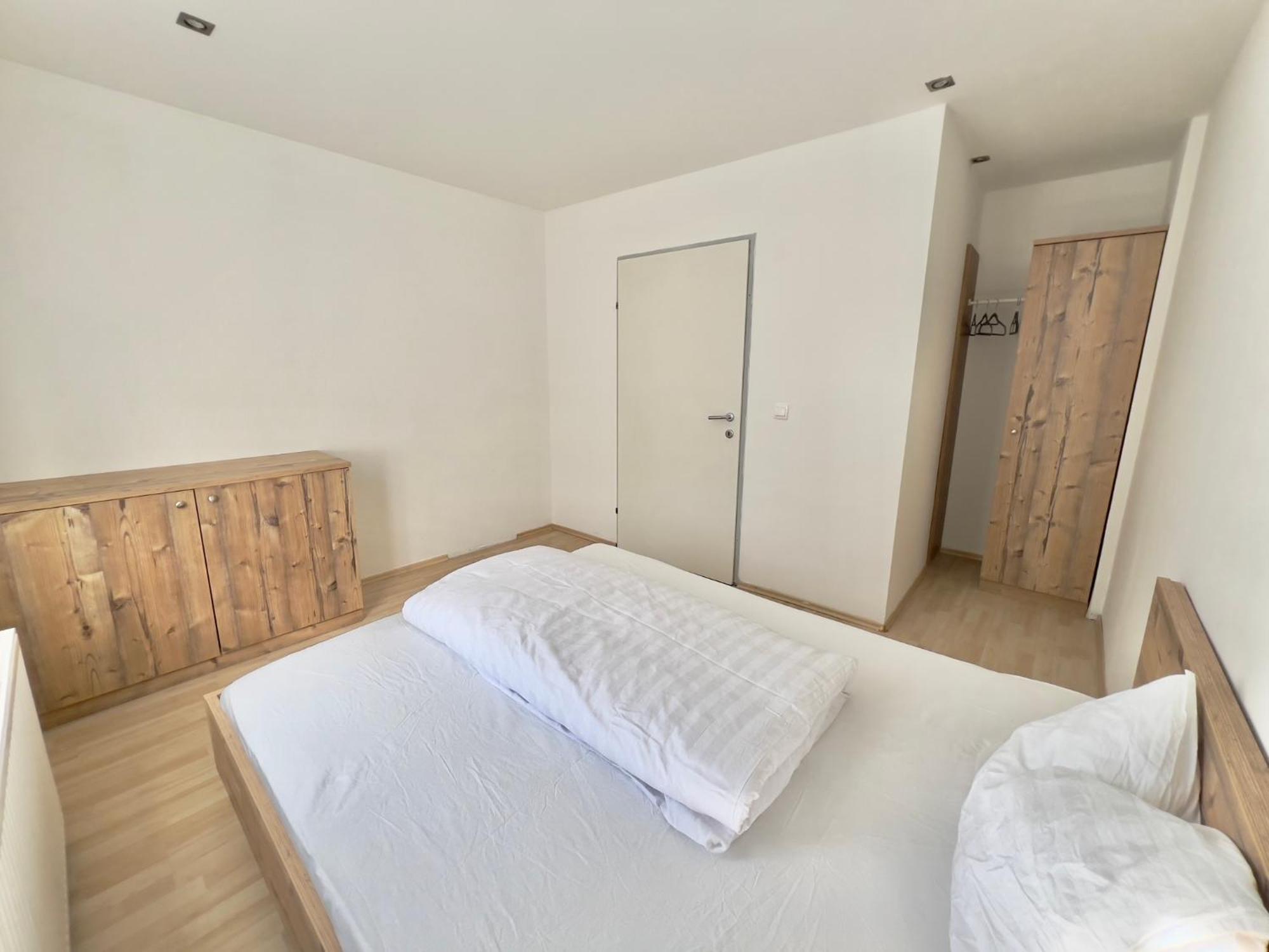 Apartment 4 Min 30 Days