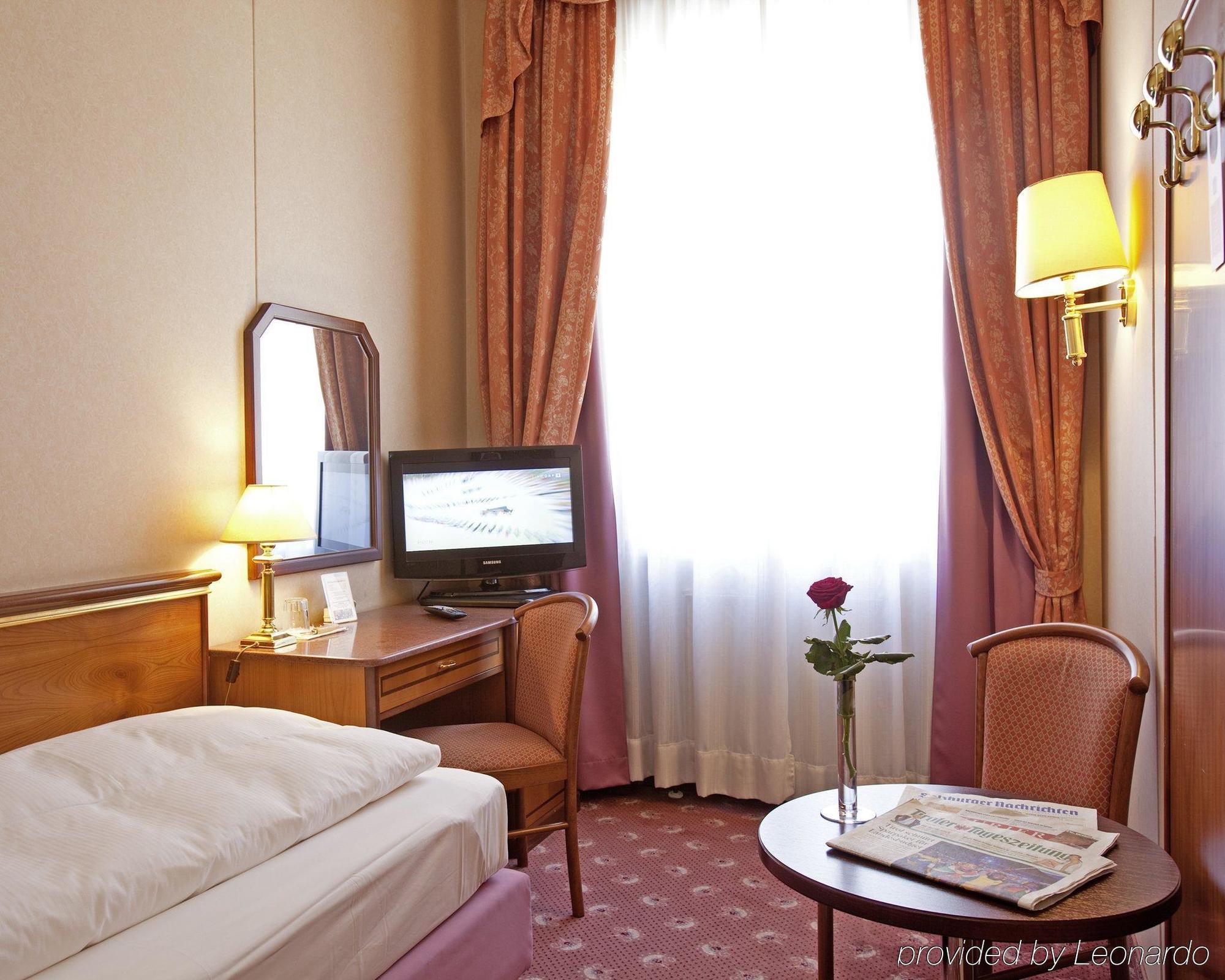 Neue Post I Self Check-in 4* Innsbruck