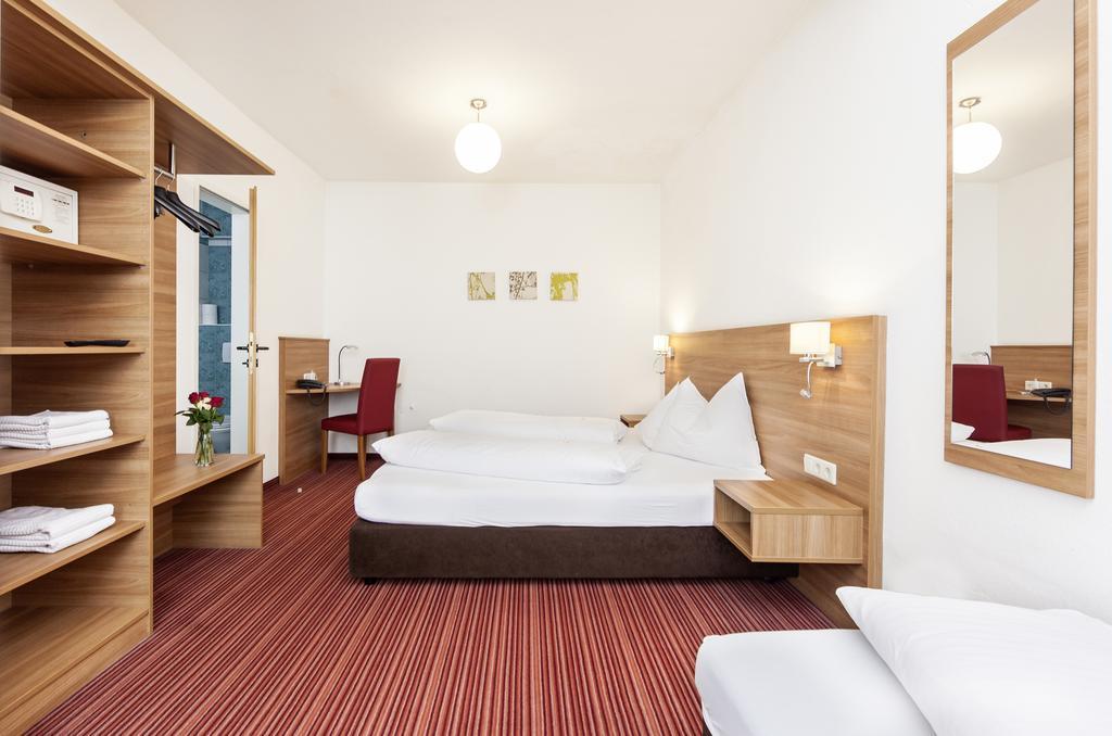 Zach Hotel