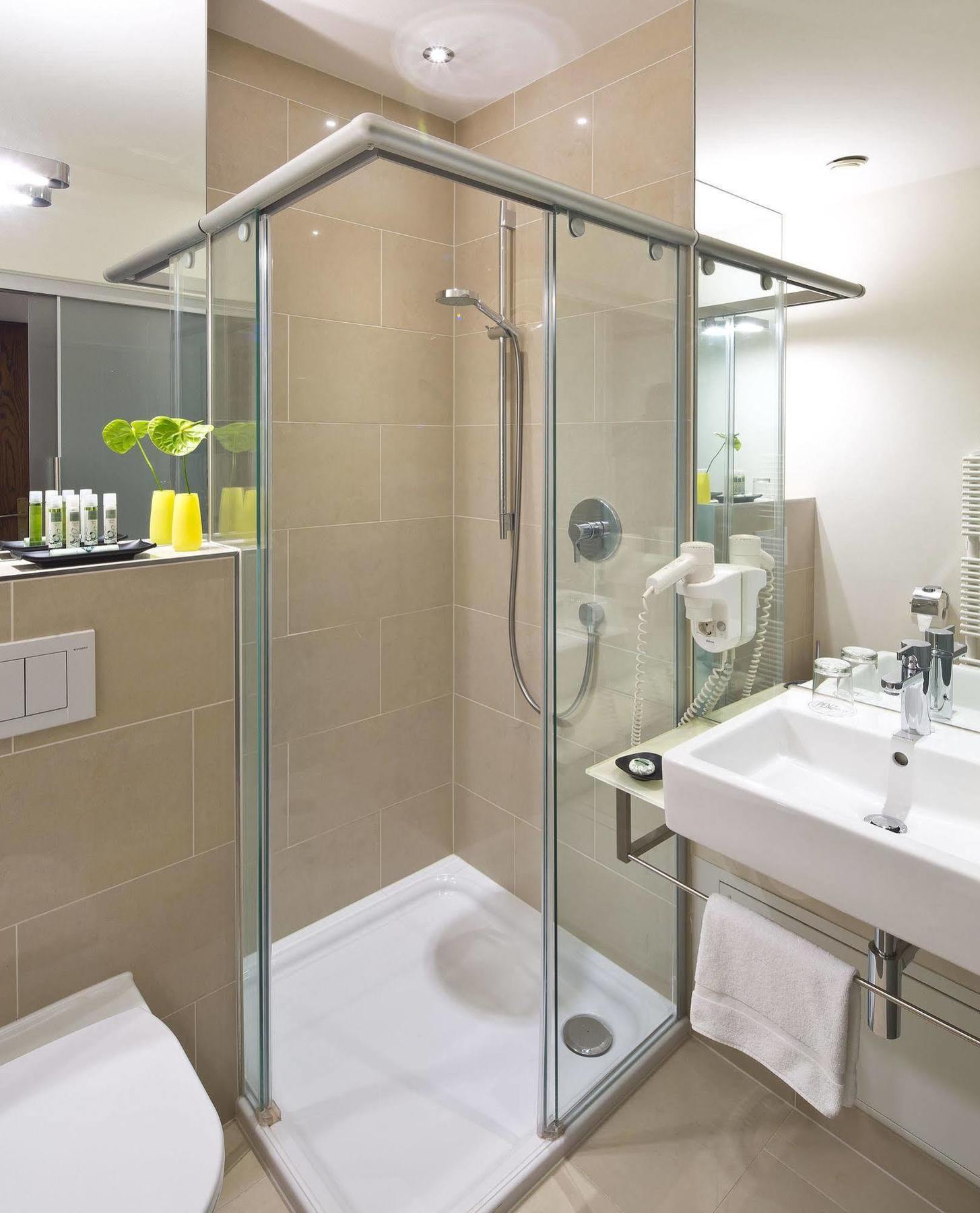 Penz West Hotel 4*