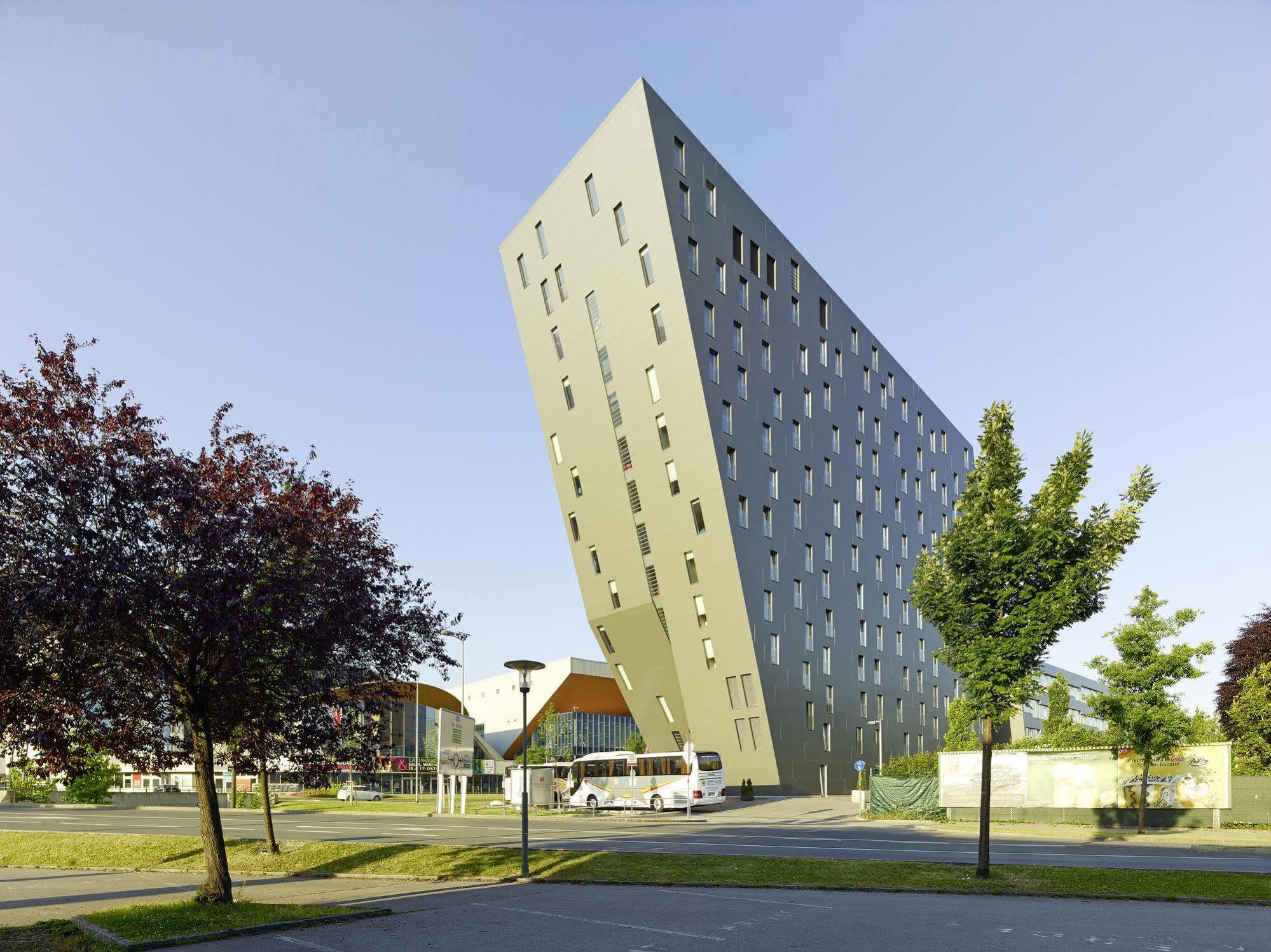 Hilton Garden Tivoli Hotel 4*