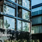 Blackhome Innsbruck City South I Contactless Check-In