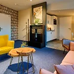 Charmante Wohnung Fuer 2 Personen In Zentrumsnaehe X Privater Parkplatz X Hochwertige Coworking-Arbeitsplaetze Im Haus