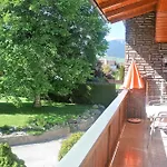 Haus Stratton