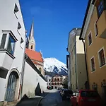Sankt-Nikolaus Old Town City Apartment