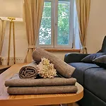 Deluxe Innsbruck Town Studio