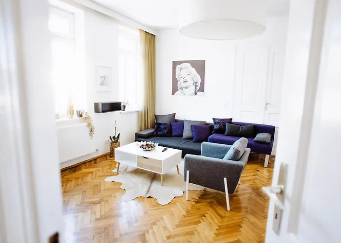 Huge Central Designer Loft With Tyrolean Touch , 160M2
