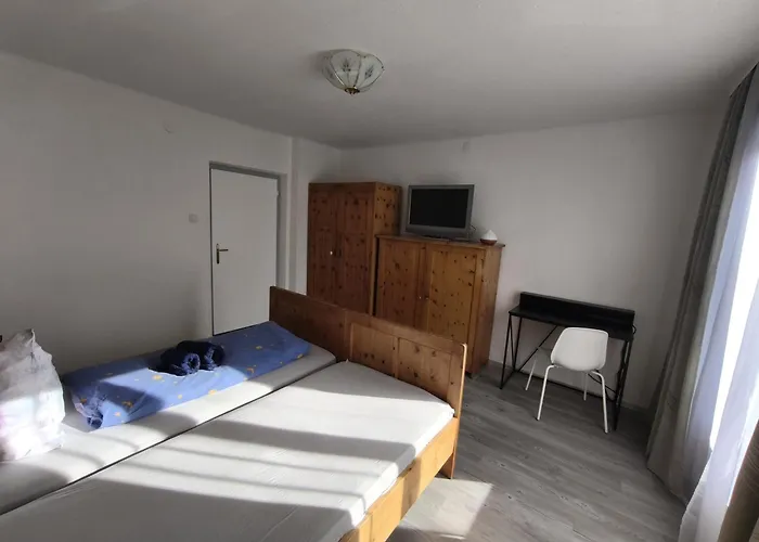 Quaint Room In Modern Flat