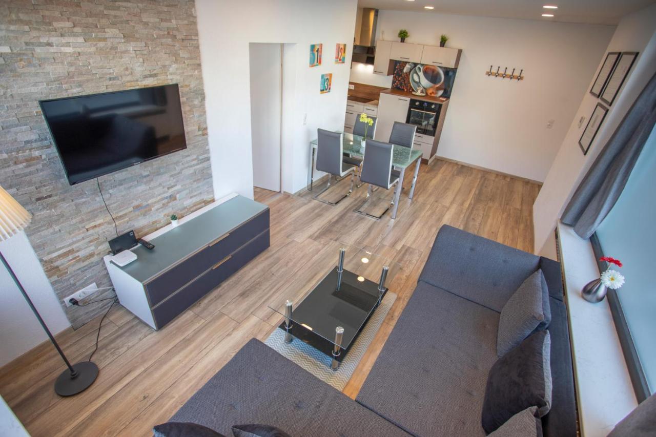 Deluxe New Center Apartment
