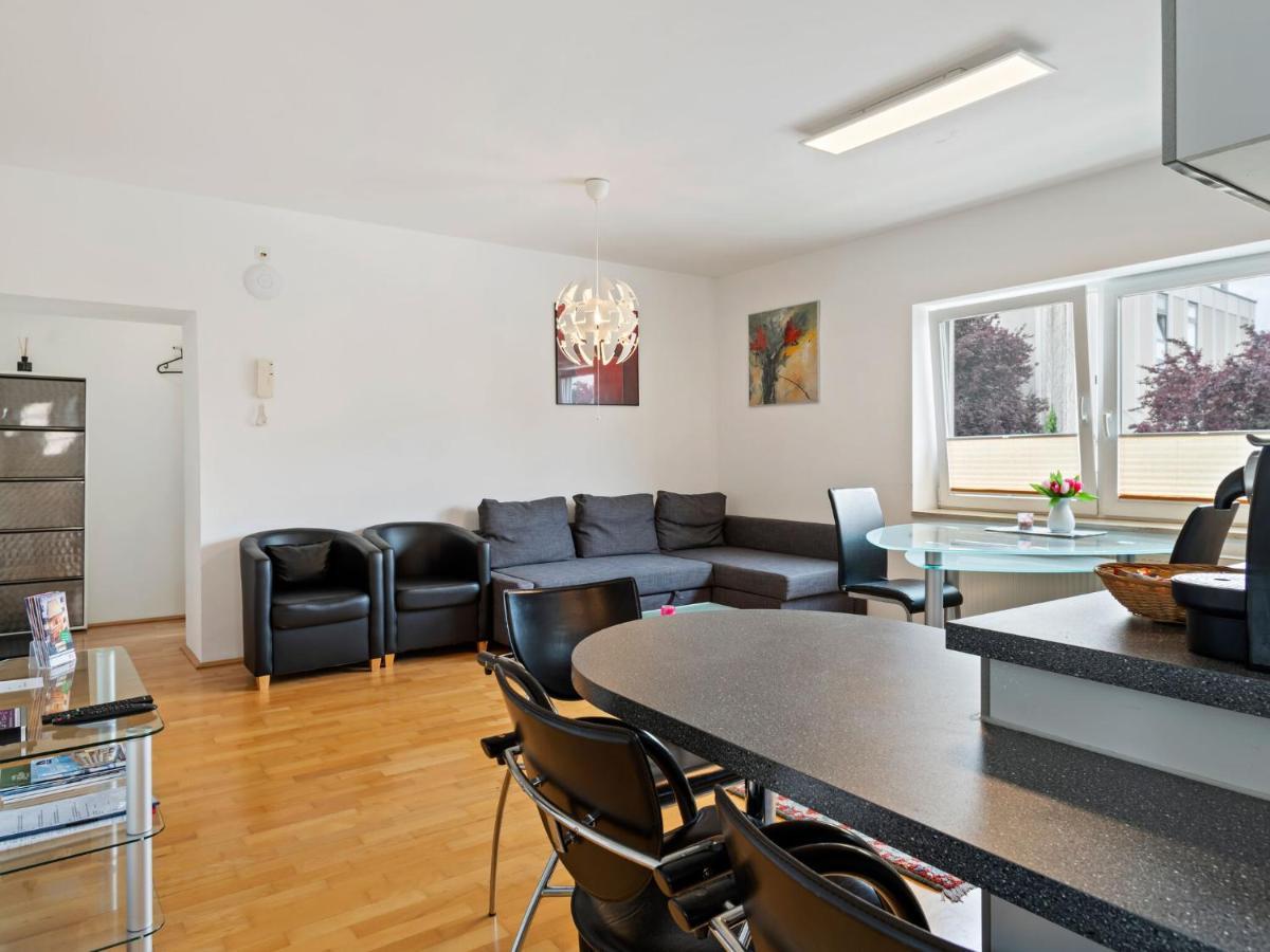 In Near The Golden Roof Apartment