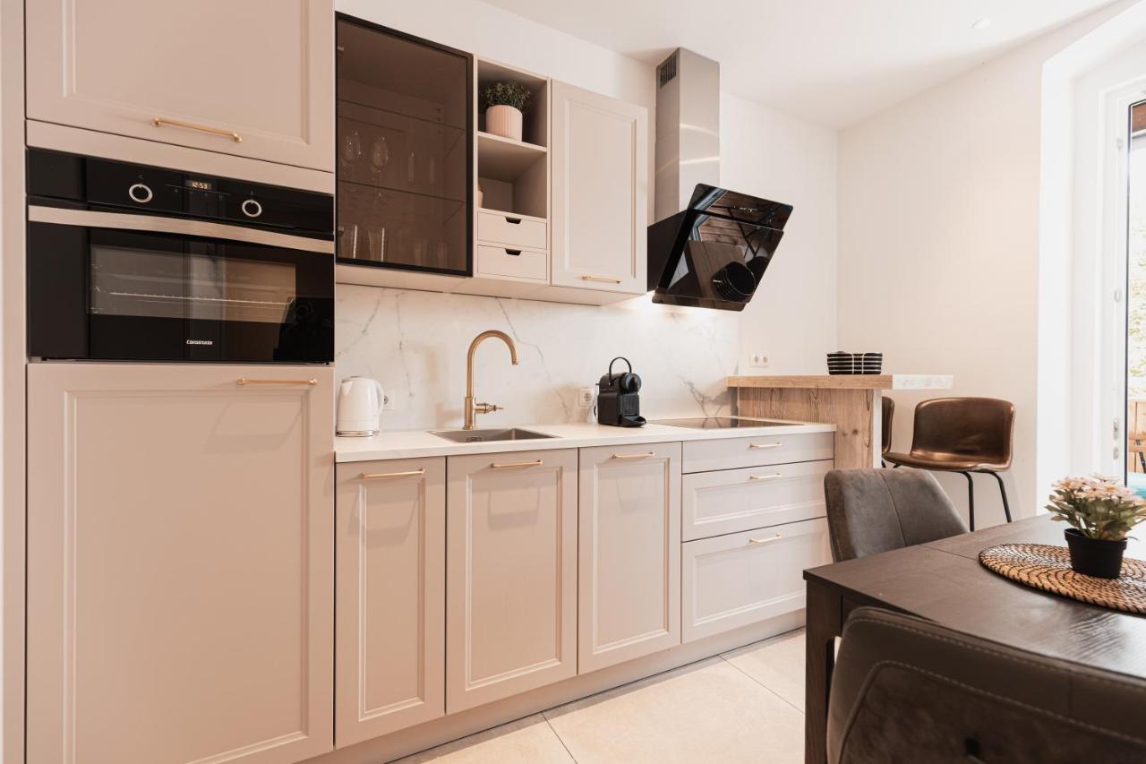 Apartment Center-apartment - Im Stadtzentrum In Perfekter Lage & Balkon *
